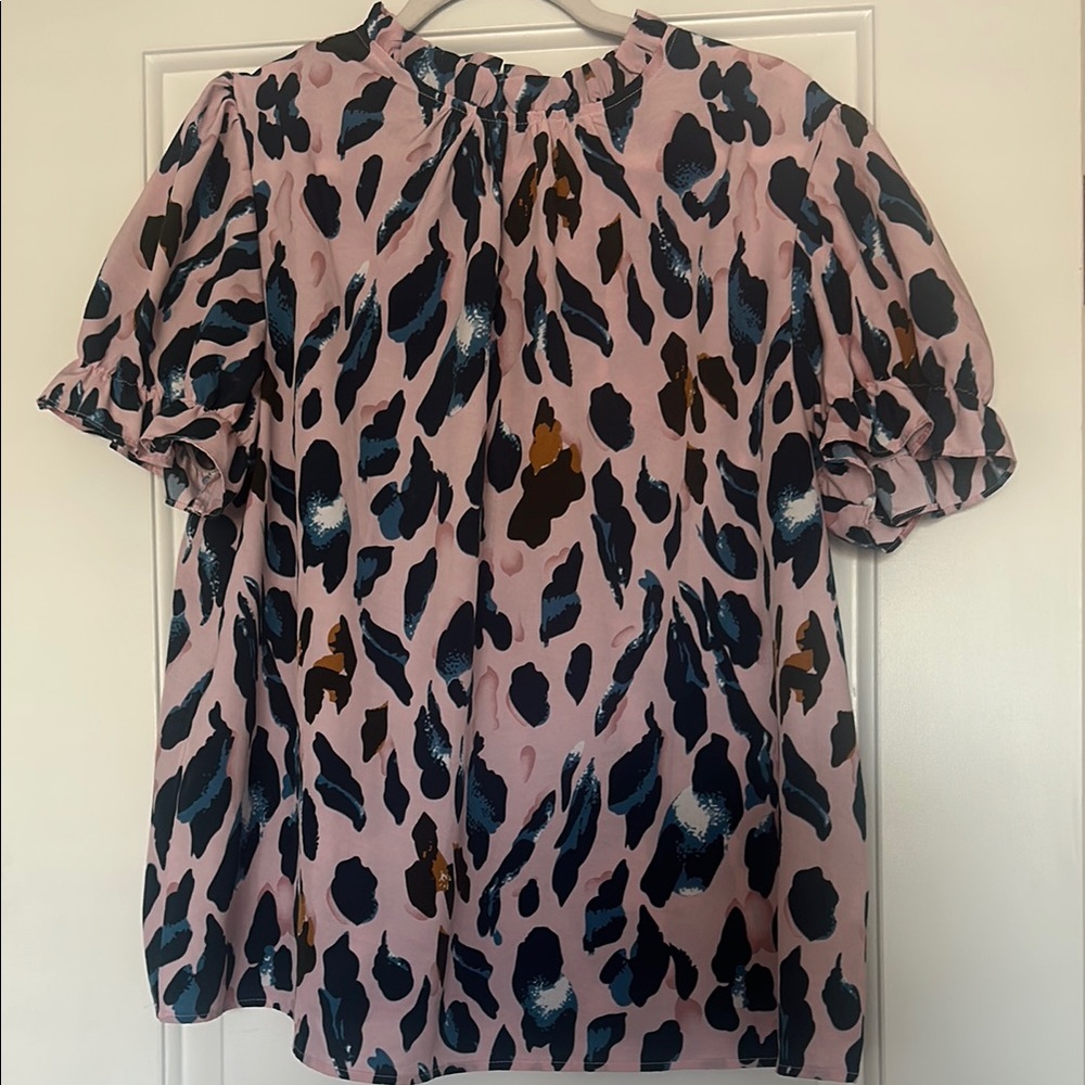 SHEIN Pink and Black Boxy Blouse with Peter Pan Collar
